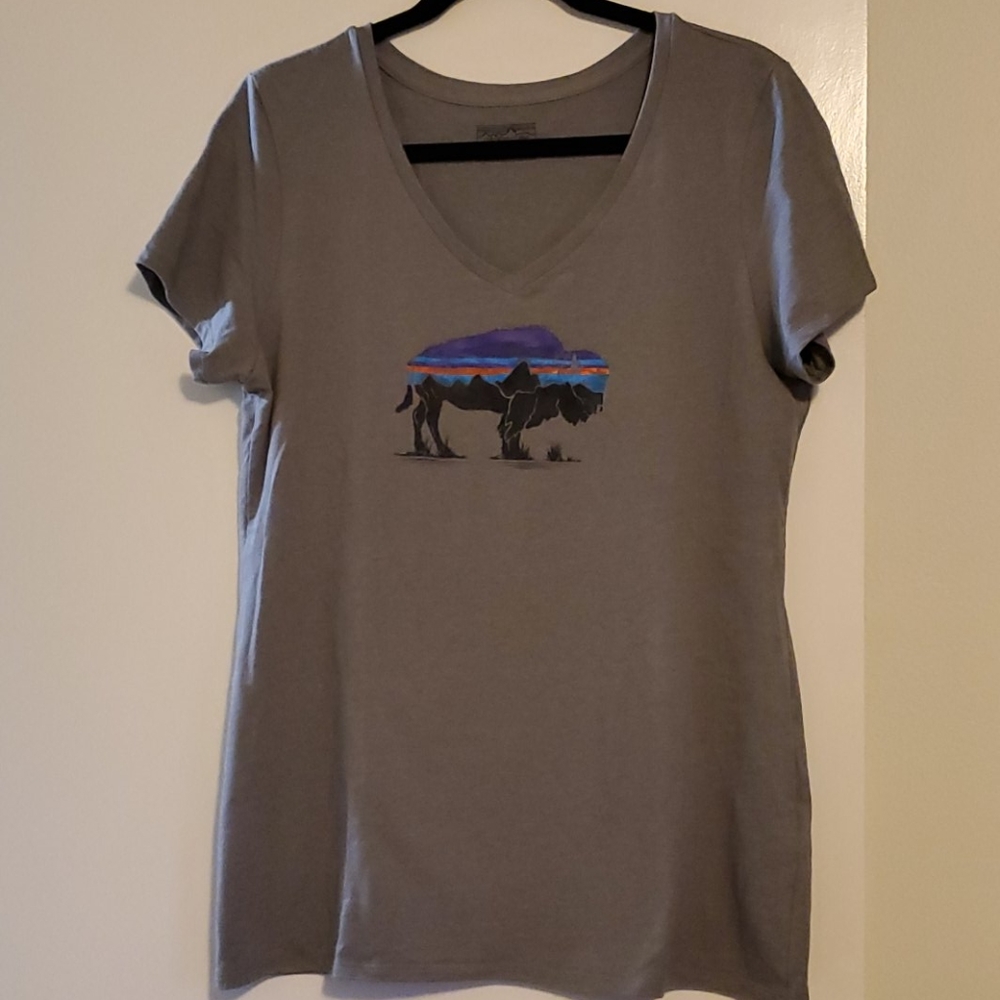 Patagonia buffalo v-neck grey t-shirt